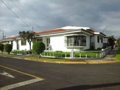 Venta de Casa de una planta ideal para inversión, Curridabat.