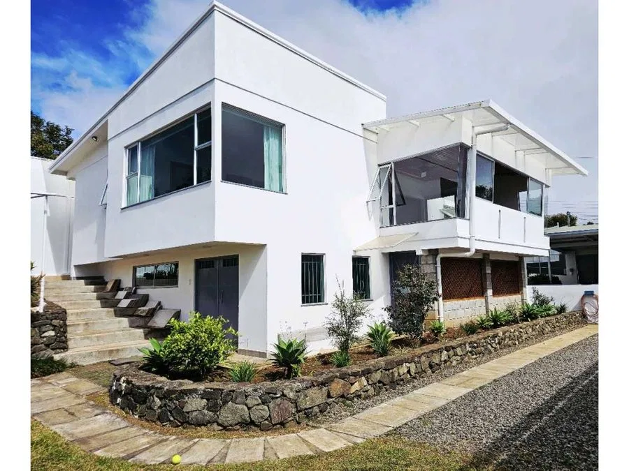 Preciosa Casa con Vistas Espectaculares en San Ramón