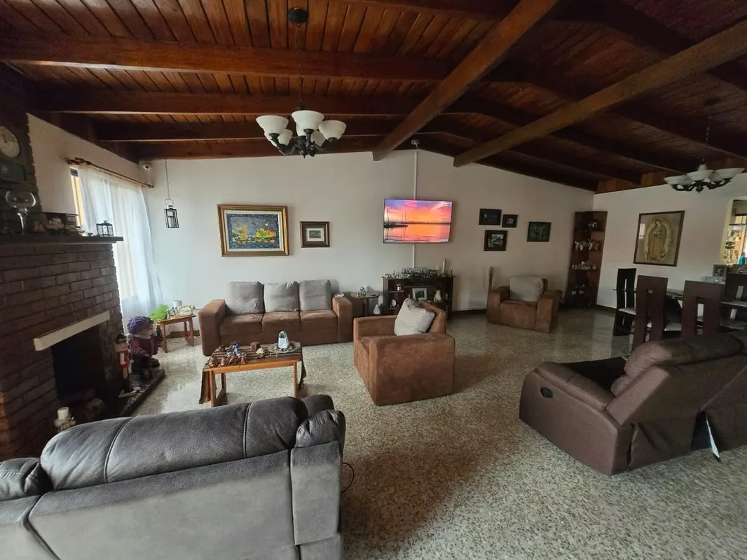 RESIDENCE FOR SALE IN ROHRMOSER