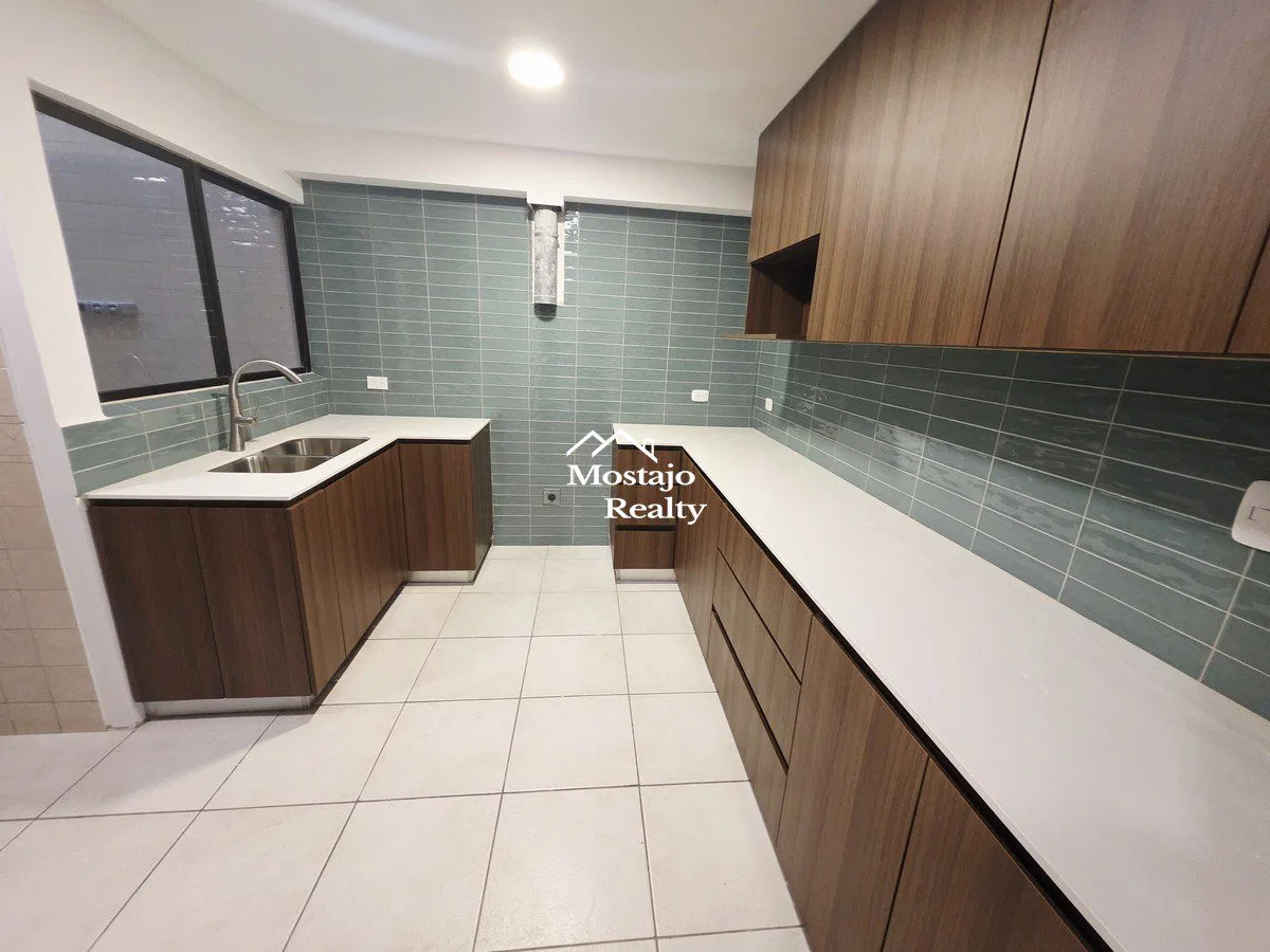 Venta de Casa amplia en Condominio El Cortijo, Escazu