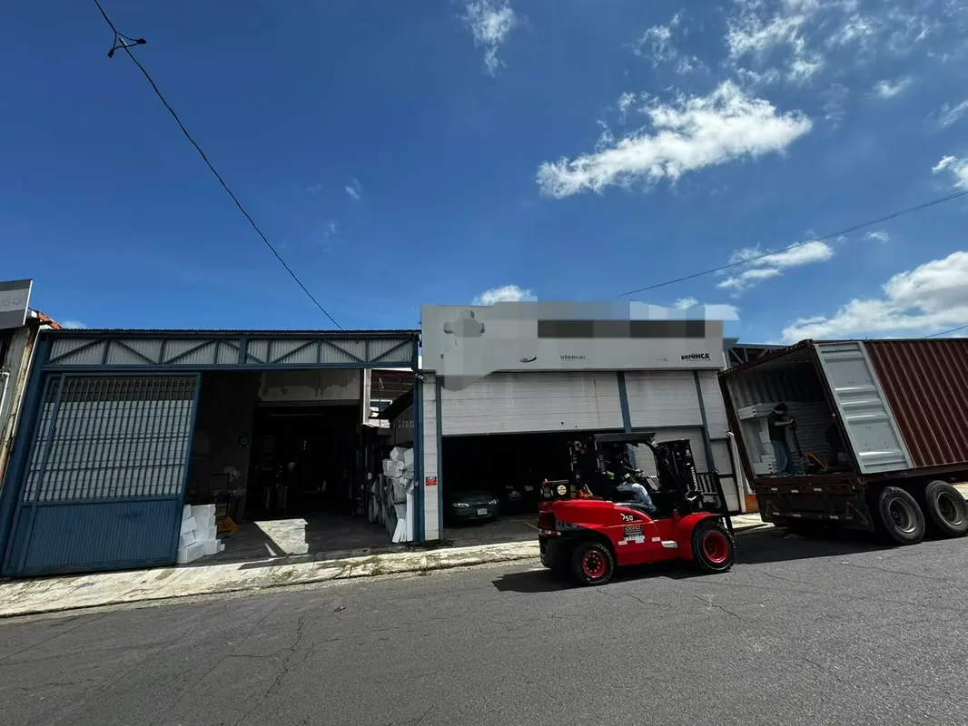 COMMERCIAL PLACE FOR RENT IN ZAPOTE $11,4000