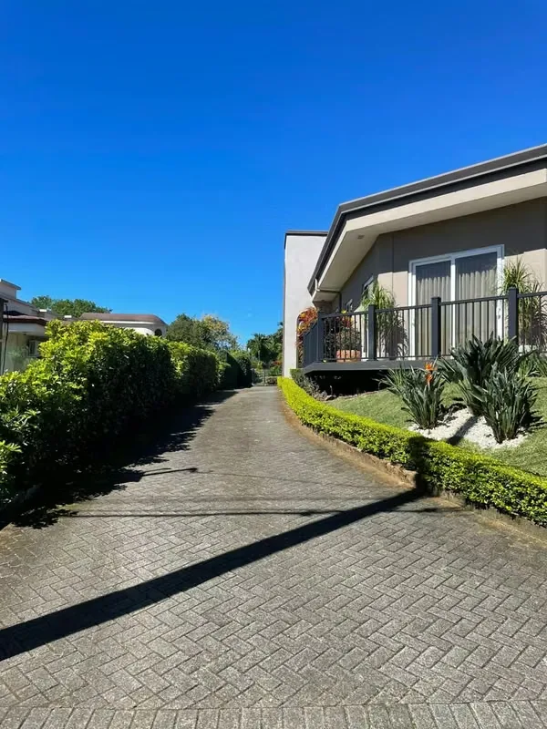 Beautiful and spacious one-floor house within a luxury condo, ideal for those who want to retire in a safe place, surrounded by nature, large green areas, fresh mountain climate, just ..., photo 5