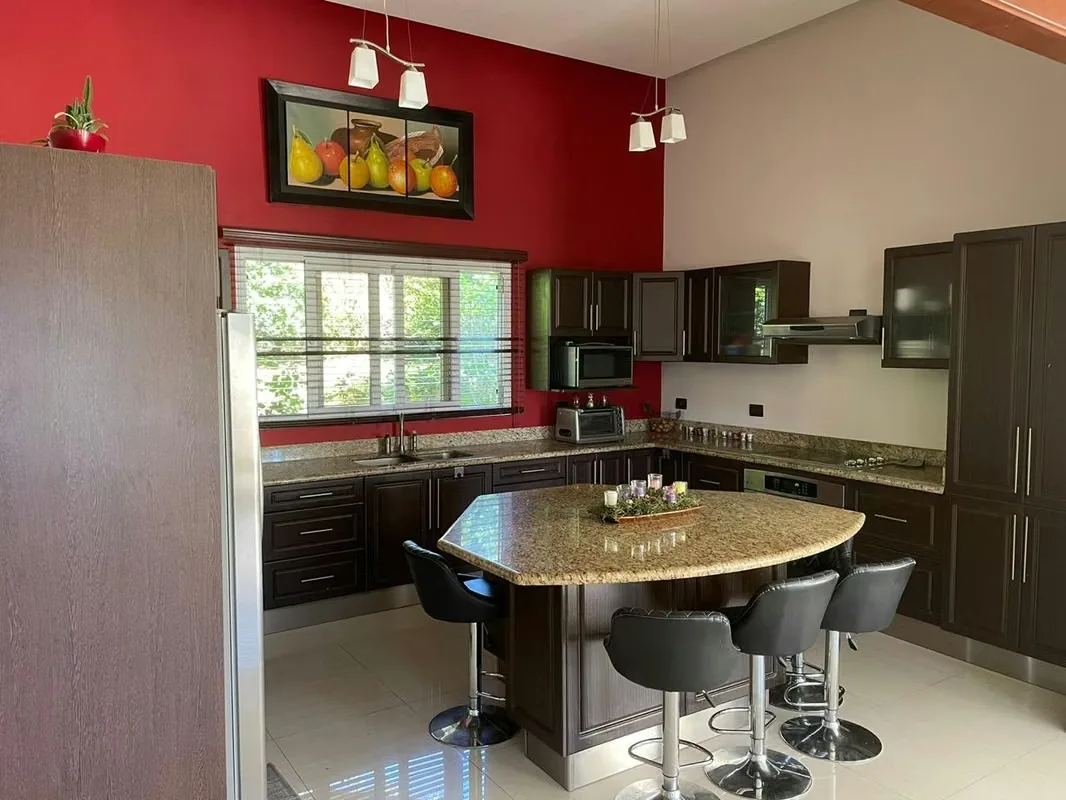 Beautiful and spacious one-floor house within a luxury condo, ideal for those who want to retire in a safe place, surrounded by nature, large green areas, fresh mountain climate, just ..., photo 10