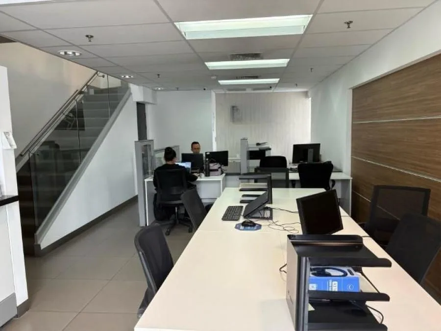 Oficina en venta en Santa Ana en zona corporativa y comercial - Venta en Santa Ana