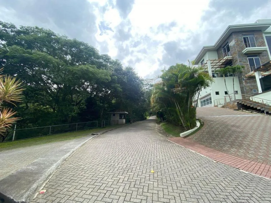 TERRENO EN VENTA EN POZOS, SANTA ANA, SAN JOSÉ RAH 232833  - Venta en Pozos