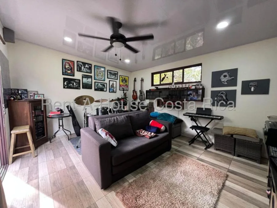 Casa Moderna de Una Planta en Piedades con Estudio Independiente y Jardines Amplios - Venta en Santa Ana, photo 12