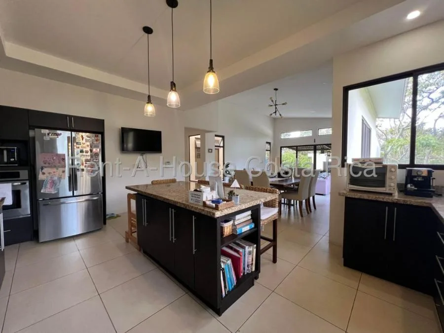 Casa Moderna de Una Planta en Piedades con Estudio Independiente y Jardines Amplios - Venta en Santa Ana, photo 13