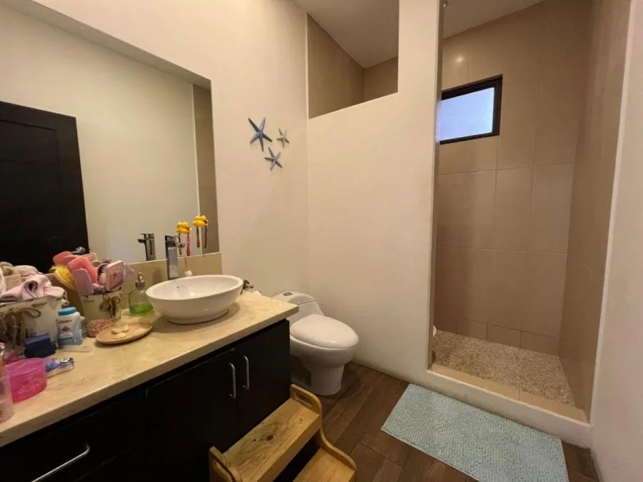 Casa Moderna de Una Planta en Piedades con Estudio Independiente y Jardines Amplios - Venta en Santa Ana, photo 5