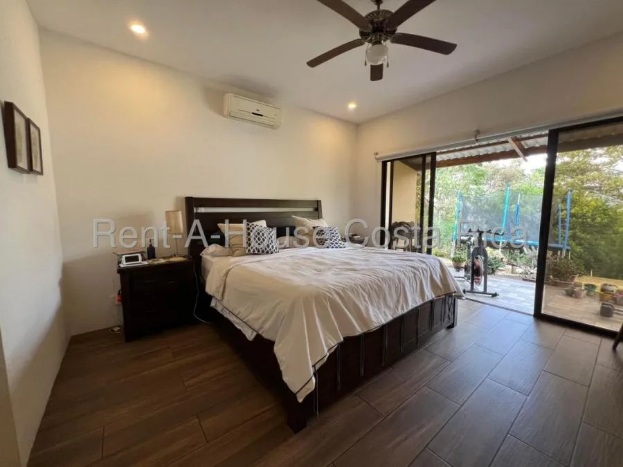 Casa Moderna de Una Planta en Piedades con Estudio Independiente y Jardines Amplios - Venta en Santa Ana, photo 6