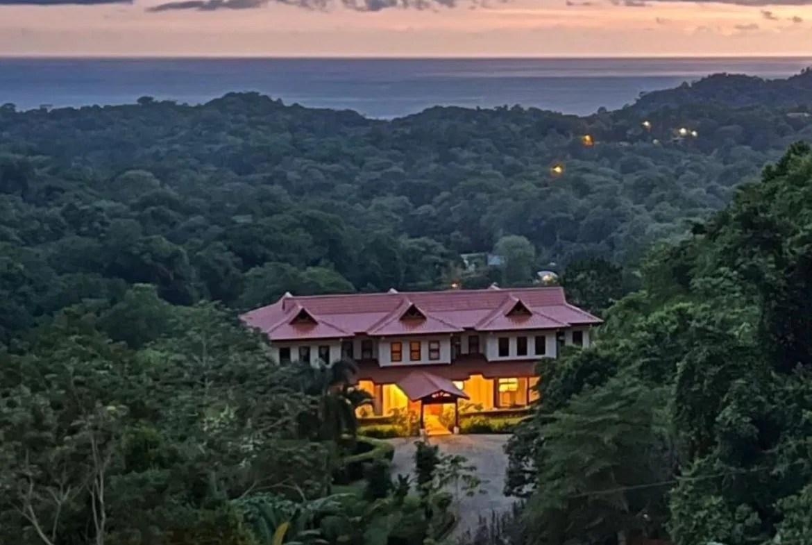 LUXURY LIVING 5 BEDROOM HOME – 1.77 ACRES, photo 2