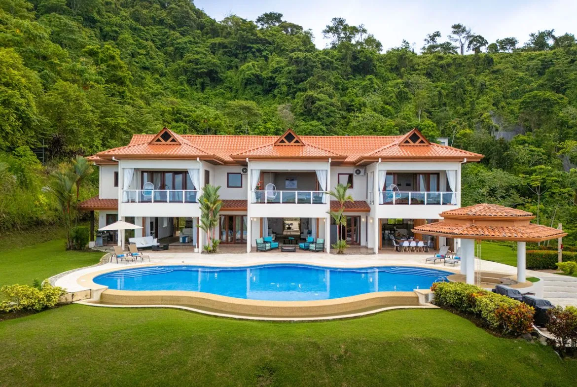 LUXURY LIVING 5 BEDROOM HOME – 1.77 ACRES, photo 4