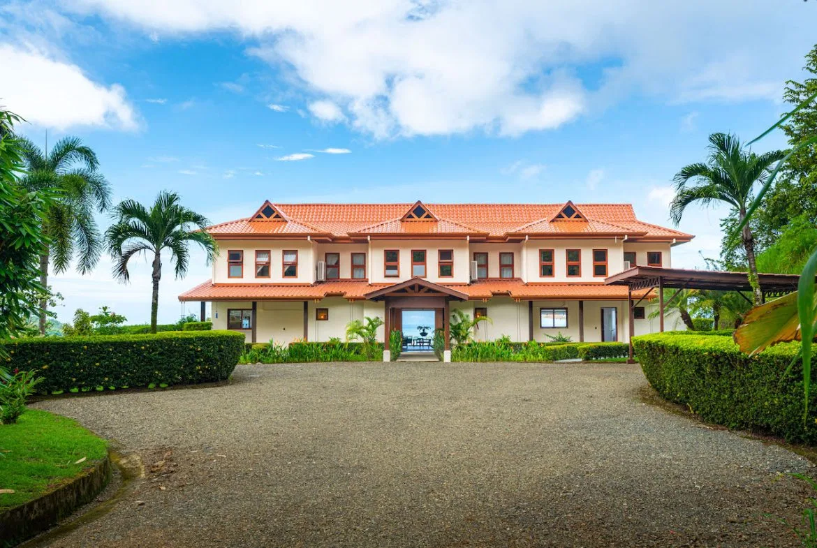 LUXURY LIVING 5 BEDROOM HOME – 1.77 ACRES, photo 6