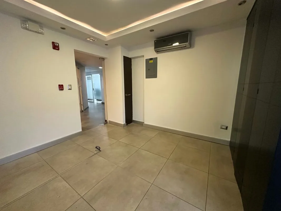 Ubicada en el 3.er piso, estas modernas oficina ofrece un ambiente profesional, seguro y funcional., photo 11
