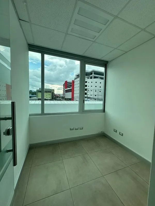 Ubicada en el 3.er piso, estas modernas oficina ofrece un ambiente profesional, seguro y funcional., photo 4
