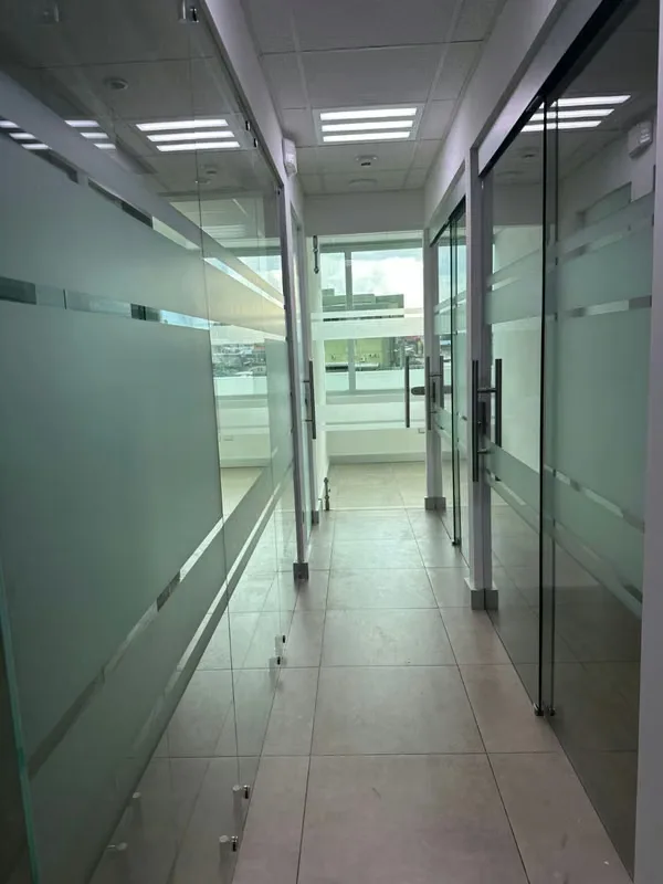 Ubicada en el 3.er piso, estas modernas oficina ofrece un ambiente profesional, seguro y funcional., photo 5