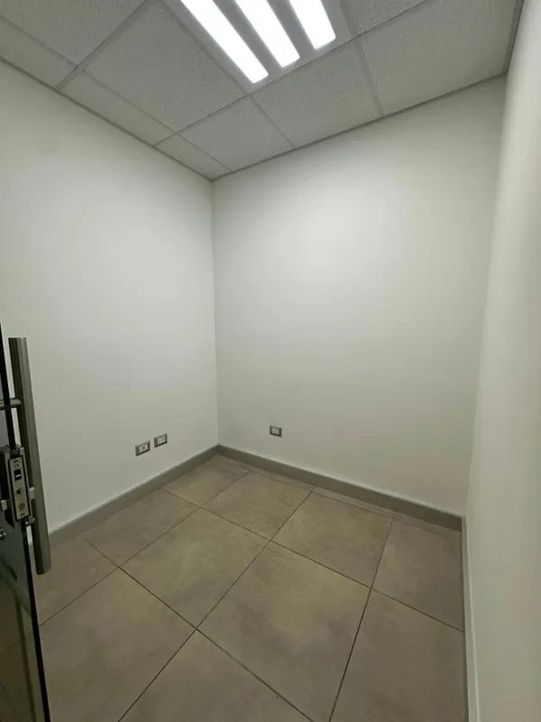 Ubicada en el 3.er piso, estas modernas oficina ofrece un ambiente profesional, seguro y funcional., photo 7
