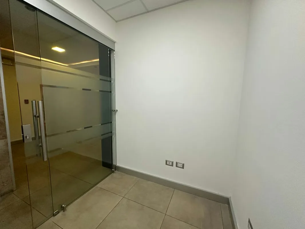 Ubicada en el 3.er piso, estas modernas oficina ofrece un ambiente profesional, seguro y funcional., photo 10