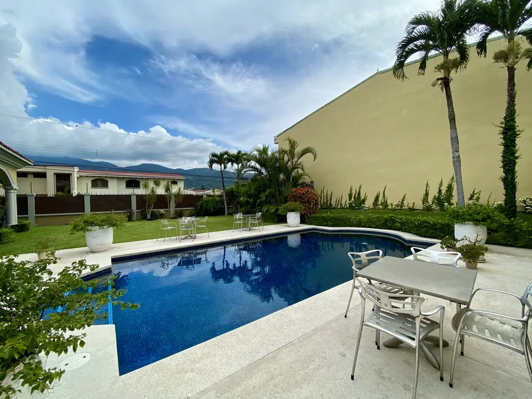 EXCLUSIVE RESIDENCE FOR SALE IN TREJOS MONTEALEGRE, photo 12