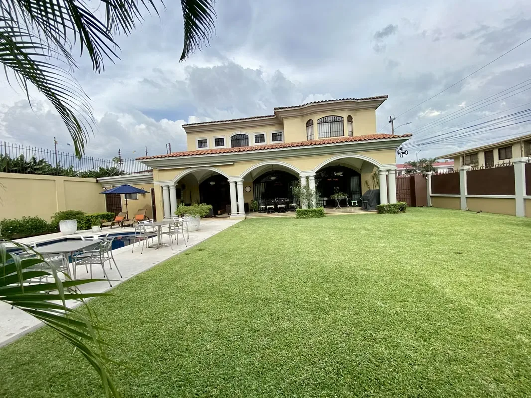 EXCLUSIVE RESIDENCE FOR SALE IN TREJOS MONTEALEGRE, photo 13