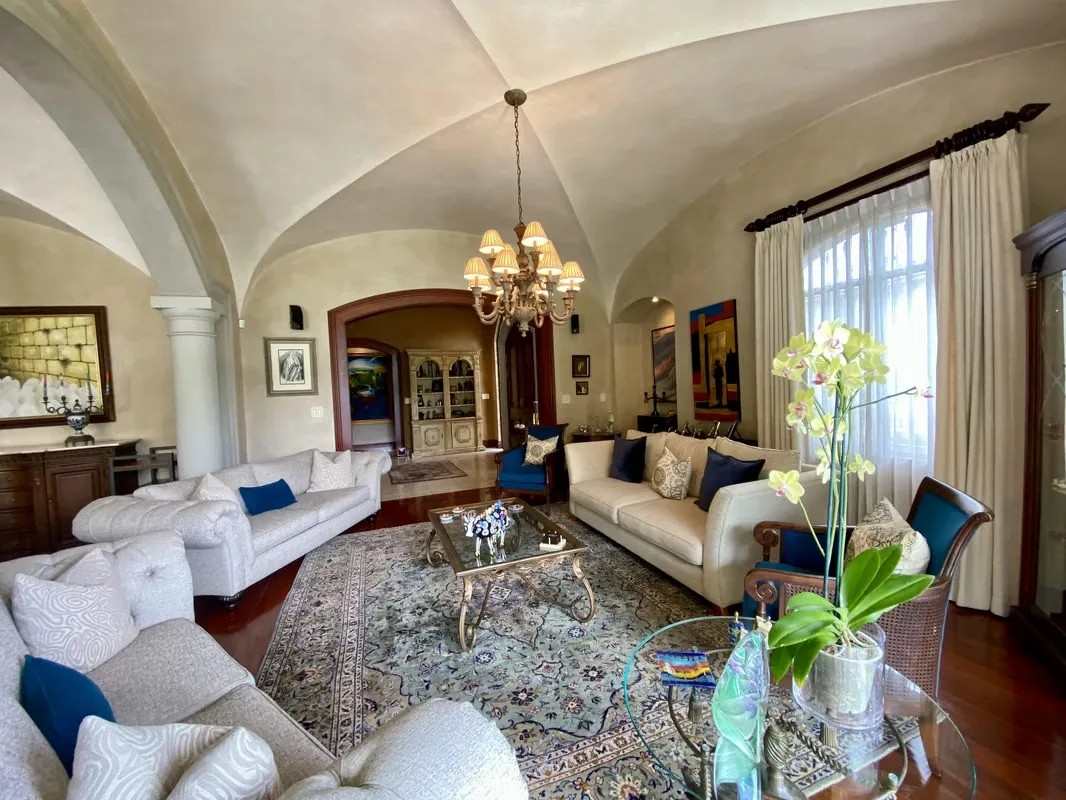 EXCLUSIVE RESIDENCE FOR SALE IN TREJOS MONTEALEGRE, photo 3