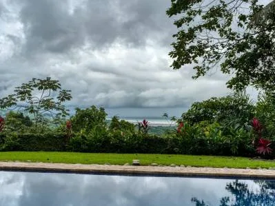 Casa con vista al mar más casita en 11,5 acres con sendero al río y poza para nadar, photo 4