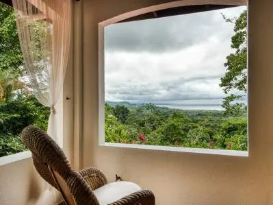 Casa con vista al mar más casita en 11,5 acres con sendero al río y poza para nadar, photo 10
