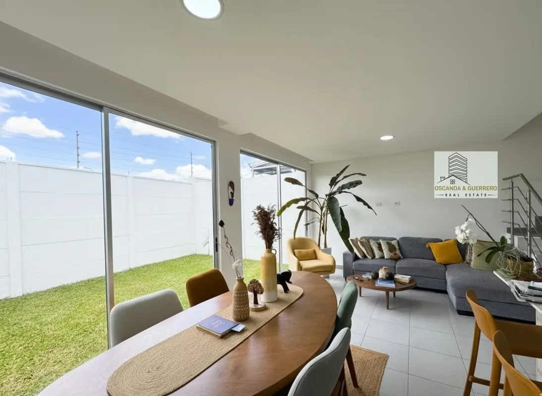 Imagínese disfrutar a su familia de una casa moderna totalmente equipada en un condominio seguro, tranquilad y cerca de múltiples facilidades.