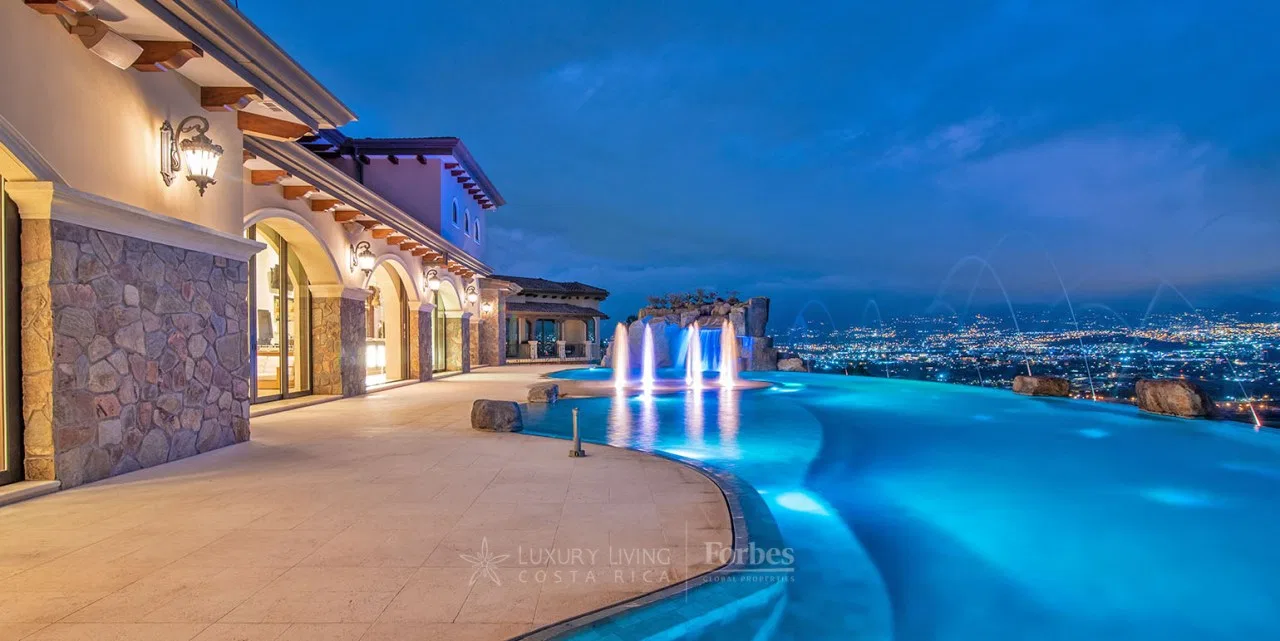 The Magnum Estate at Residencial Villa Real