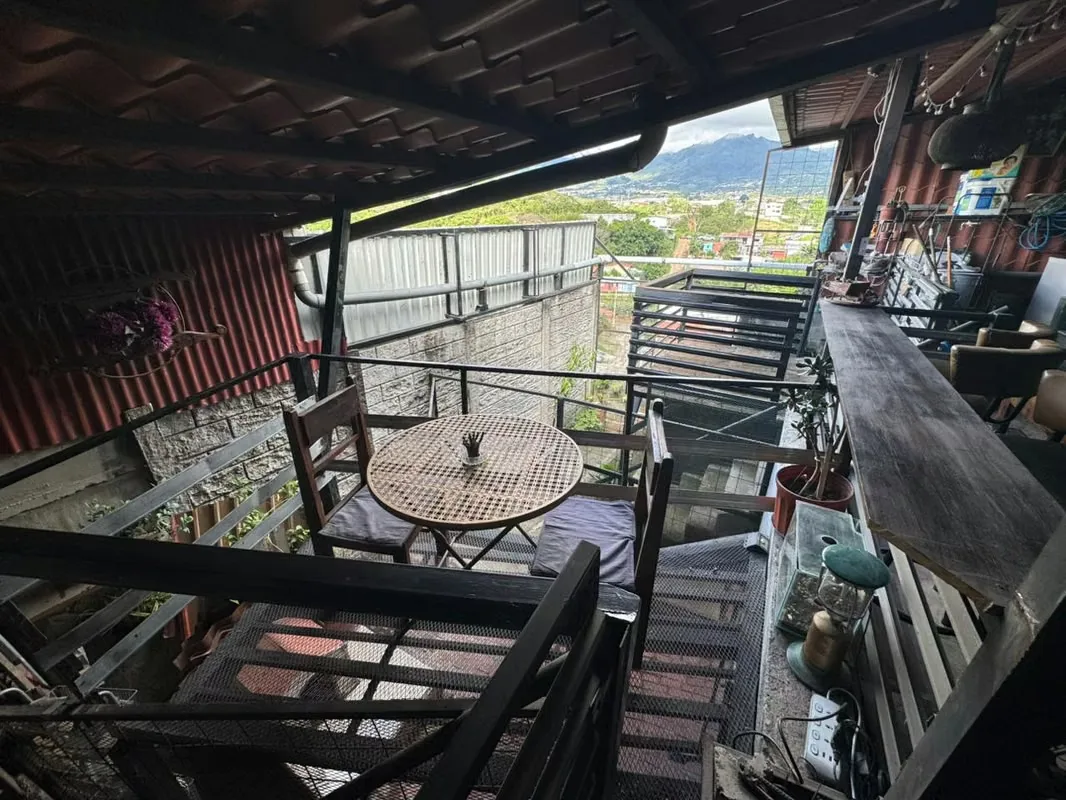 Venta de casa en Los Sitios de Moravia. Posee un lote de 144 m2 con una construcción aproximada de 123 m2, con una antigüedad de 15 años. Cuenta con un espacio de garaje con ..., photo 11