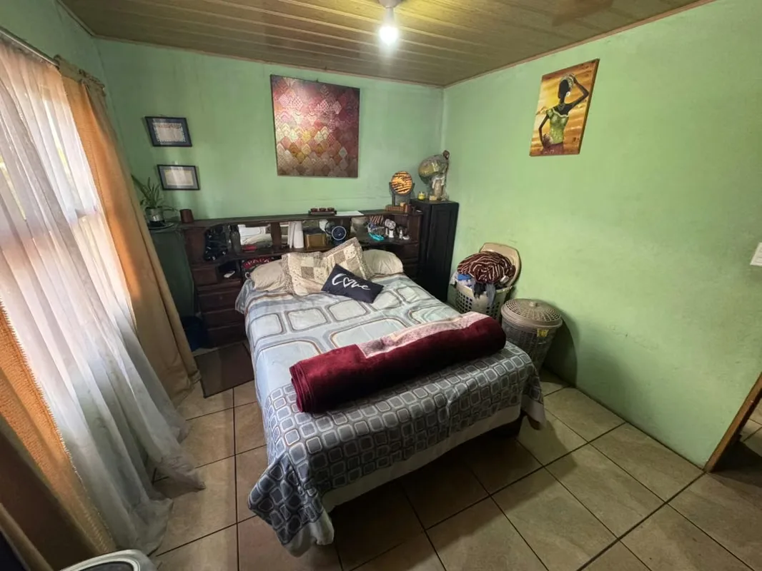 Venta de casa en Los Sitios de Moravia. Posee un lote de 144 m2 con una construcción aproximada de 123 m2, con una antigüedad de 15 años. Cuenta con un espacio de garaje con ..., photo 13