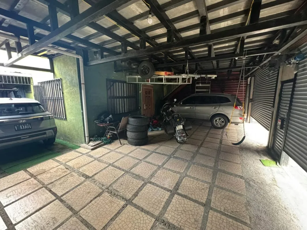 Venta de casa en Los Sitios de Moravia. Posee un lote de 144 m2 con una construcción aproximada de 123 m2, con una antigüedad de 15 años. Cuenta con un espacio de garaje con ..., photo 4
