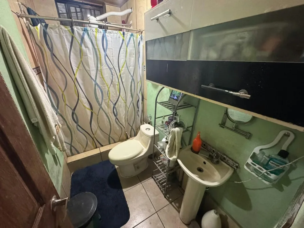 Venta de casa en Los Sitios de Moravia. Posee un lote de 144 m2 con una construcción aproximada de 123 m2, con una antigüedad de 15 años. Cuenta con un espacio de garaje con ..., photo 6