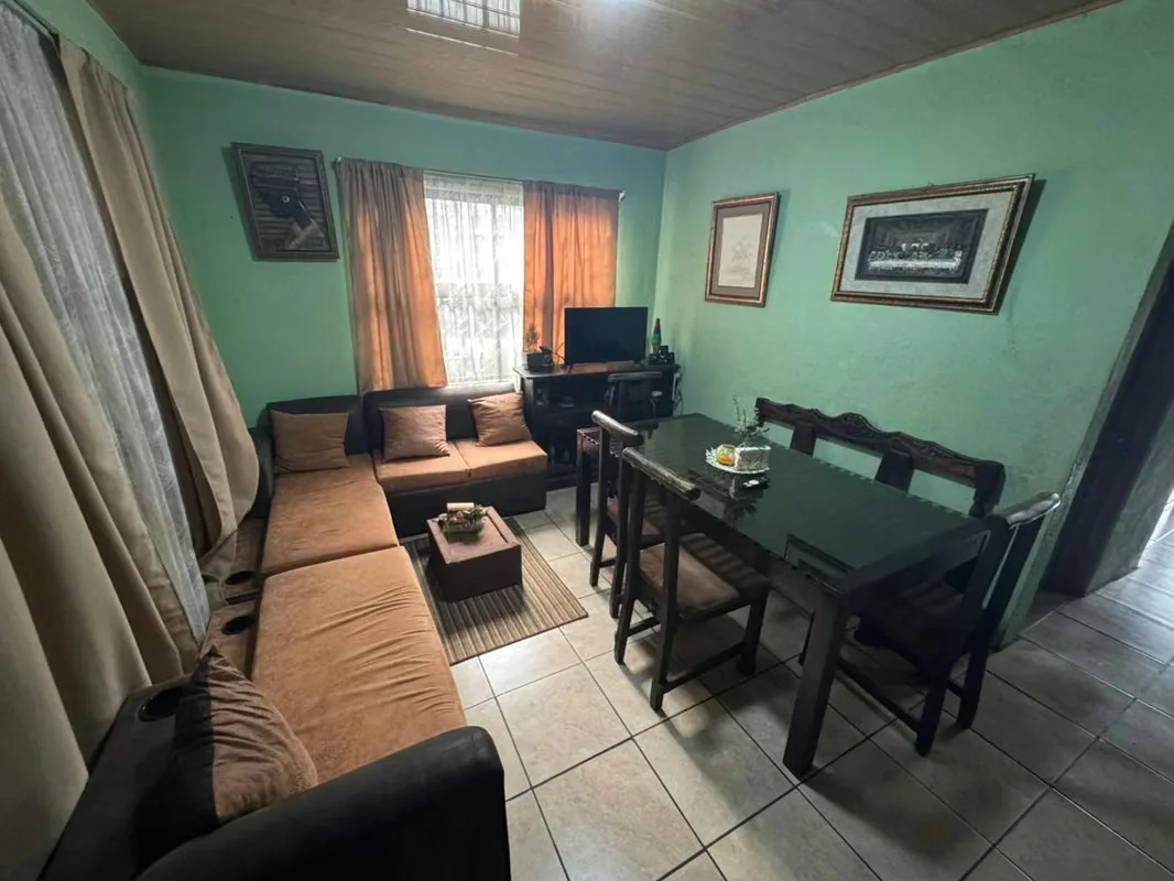 Venta de casa en Los Sitios de Moravia. Posee un lote de 144 m2 con una construcción aproximada de 123 m2, con una antigüedad de 15 años. Cuenta con un espacio de garaje con ..., photo 9