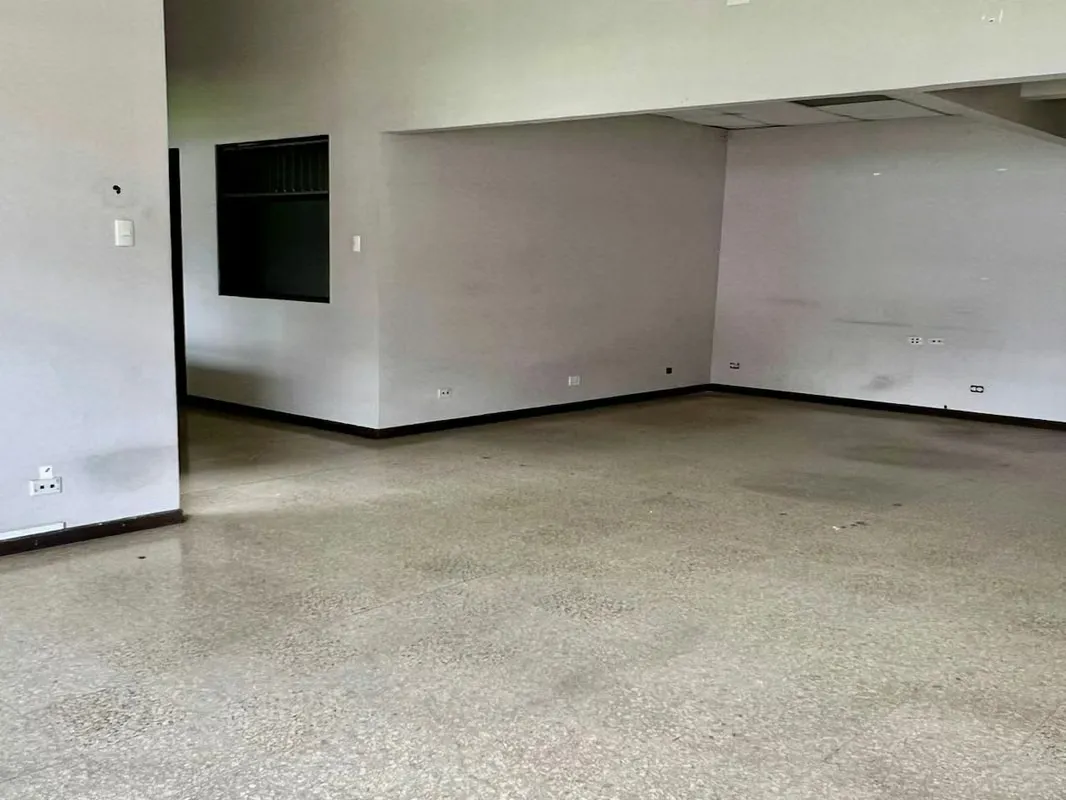 These offices are very well located, close to downtown Santa Ana, with easy access to Route 27 and other alternate roads that connect to Escazú, Belén, and Ciudad Colón.