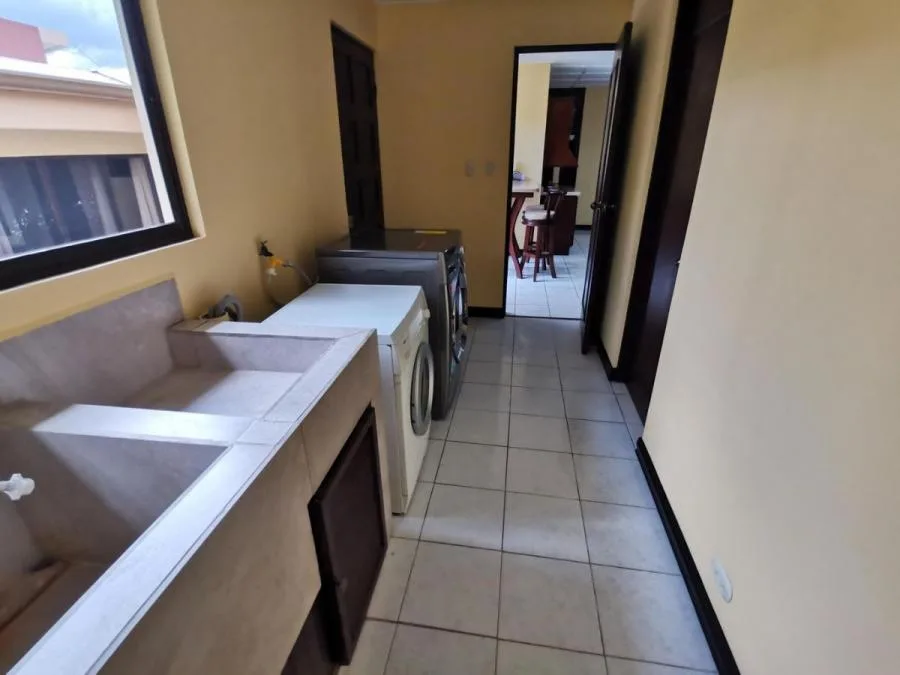 Venta de Casa Curridabat Lomas Ayarco ( JR ) - Venta en Curridabat, photo 4