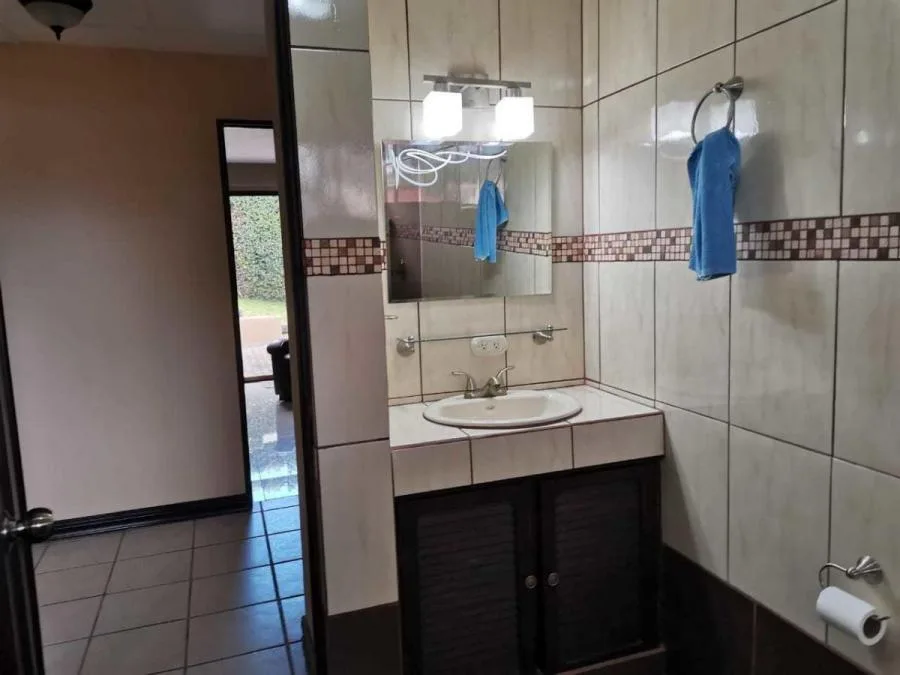 Venta de Casa Curridabat Lomas Ayarco ( JR ) - Venta en Curridabat, photo 7