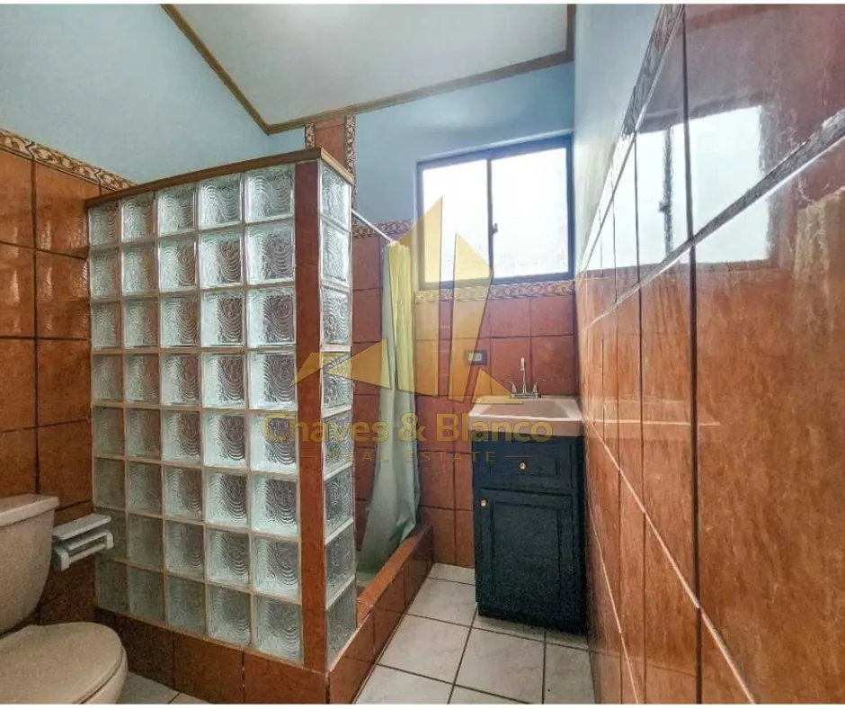 Ubicada en una zona privilegiada y alta plusvalía, esta hermosa casa de una planta totalmente renovada combina elegancia y ..., photo 11