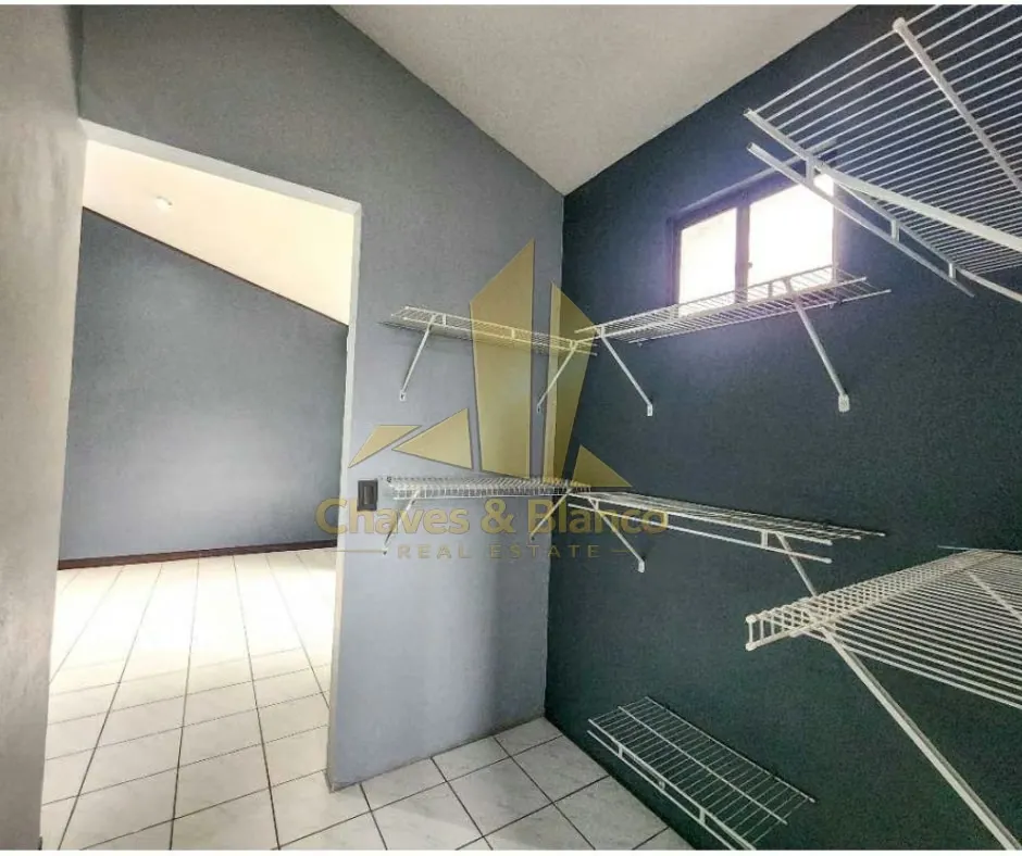 Ubicada en una zona privilegiada y alta plusvalía, esta hermosa casa de una planta totalmente renovada combina elegancia y ..., photo 12