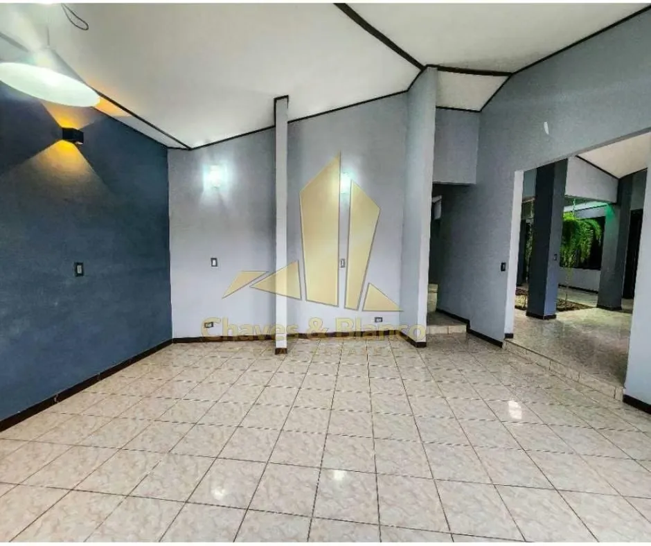 Ubicada en una zona privilegiada y alta plusvalía, esta hermosa casa de una planta totalmente renovada combina elegancia y ..., photo 6