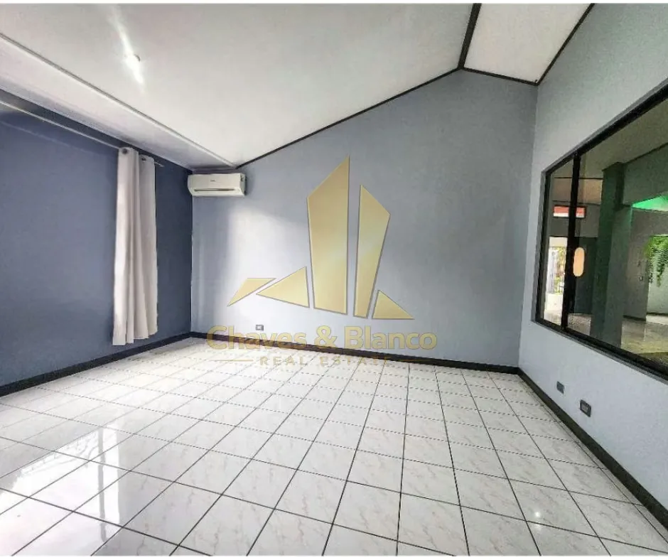 Ubicada en una zona privilegiada y alta plusvalía, esta hermosa casa de una planta totalmente renovada combina elegancia y ..., photo 10