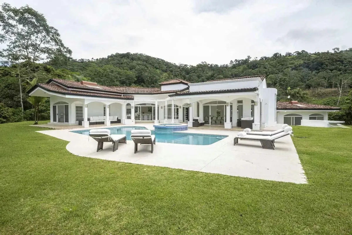 Discover a dreamy retreat in the majestic mountains of Puriscal, Costa Rica. This exclusive, fully furnished, and move-in-ready property offers a lifestyle surrounded by nature, ...