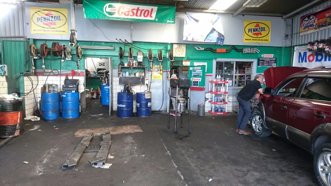 For sale is a renowned lubrication center on Guacamaya Desamparados Route 209 with over 30 years of experience in the business. Located in an excellent location with a steady clientele ..., photo 2