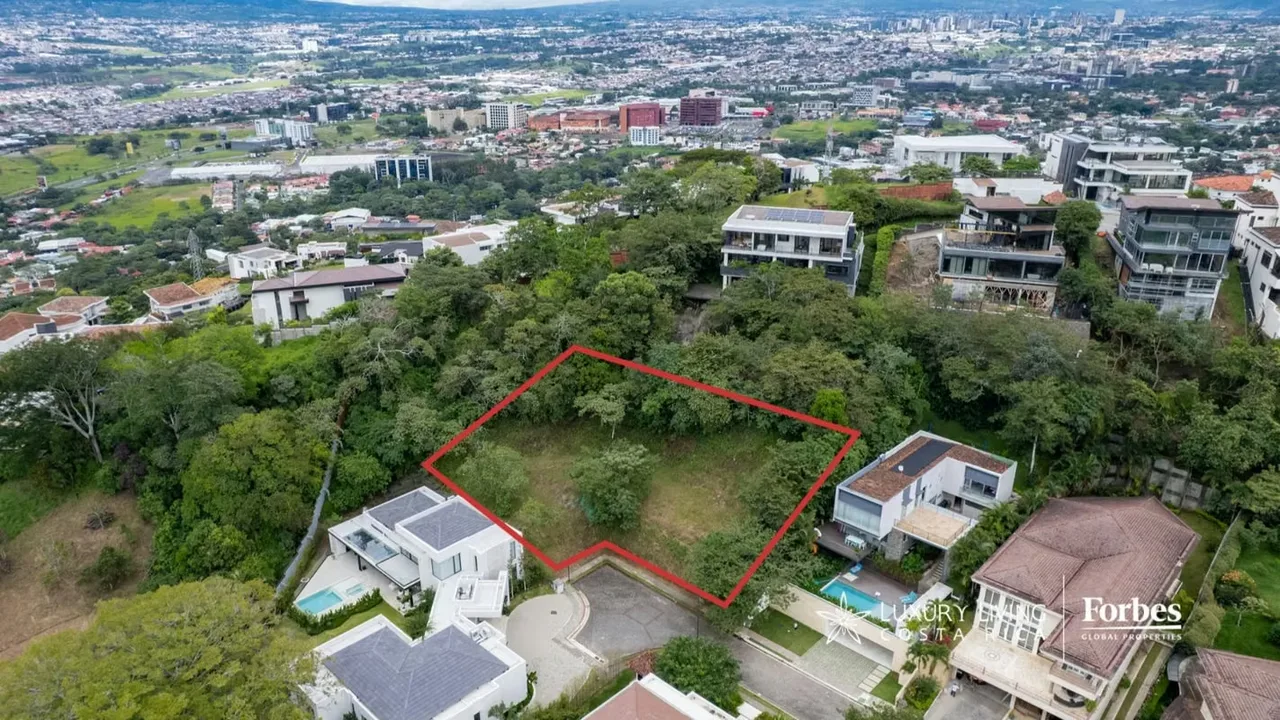 Este lote de 1.266 m² ubicado dentro del exclusivo condominio Cerro Real, en el distrito de San Rafael de Escazú, representa una oportunidad privilegiada para quienes desean construir ..., photo 3