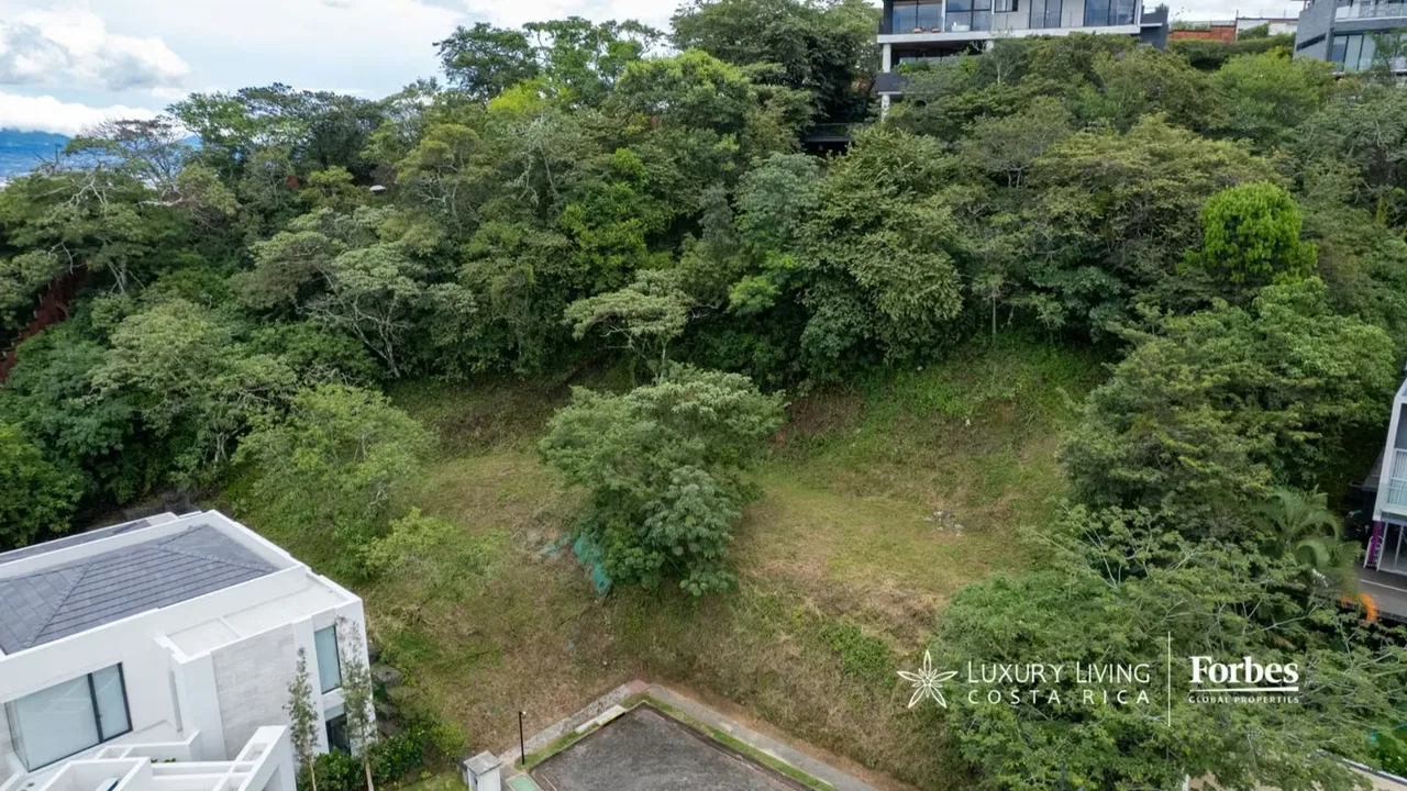 Este lote de 1.266 m² ubicado dentro del exclusivo condominio Cerro Real, en el distrito de San Rafael de Escazú, representa una oportunidad privilegiada para quienes desean construir ..., photo 5