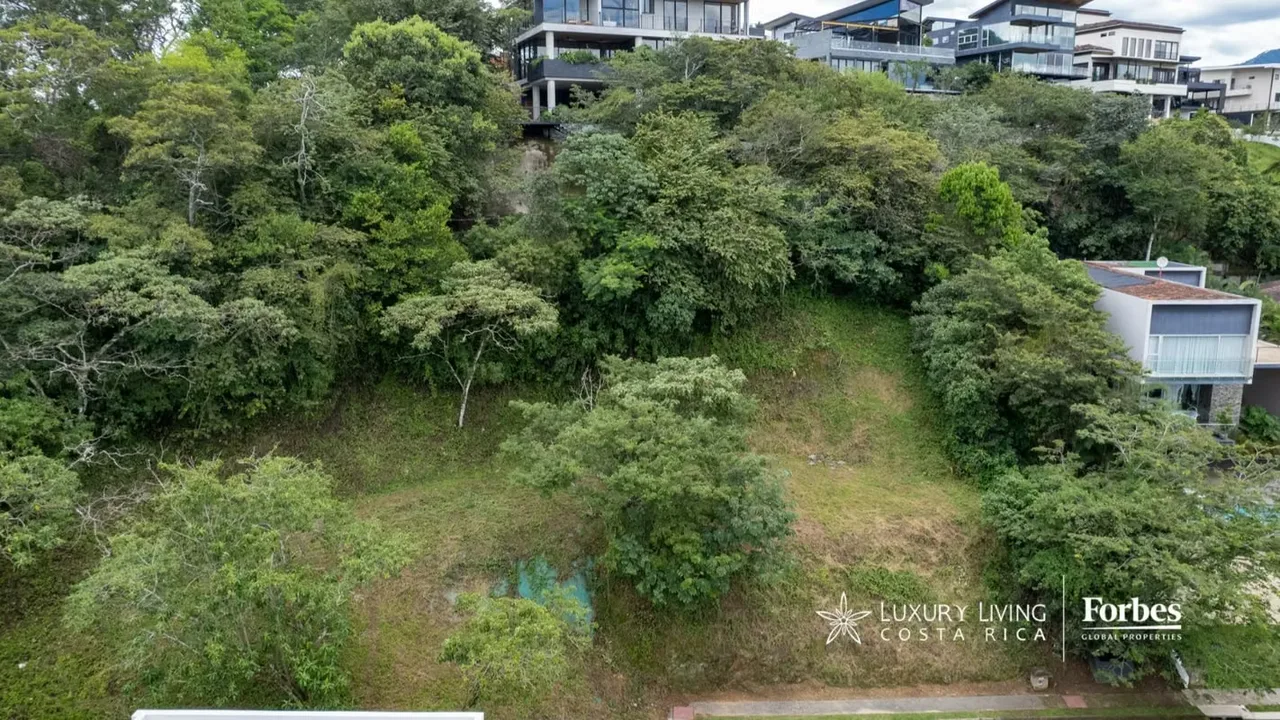 Este lote de 1.266 m² ubicado dentro del exclusivo condominio Cerro Real, en el distrito de San Rafael de Escazú, representa una oportunidad privilegiada para quienes desean construir ..., photo 6