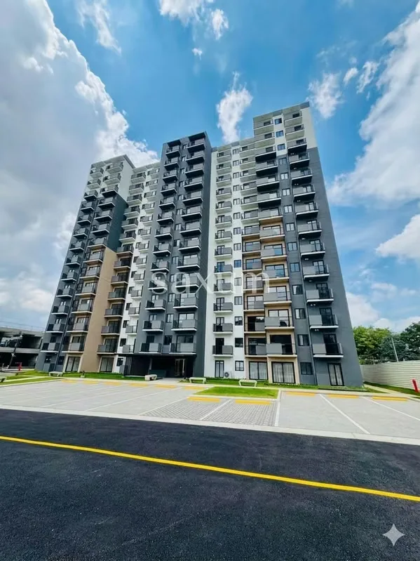 • 62 m² de apartamento: Distribución moderna y funcional con 2 habitaciones y espacios sociales ...