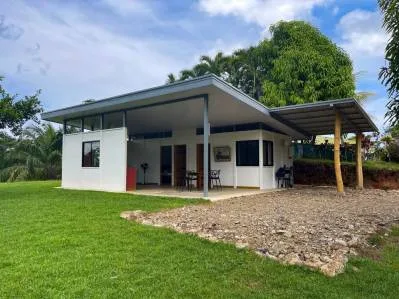Casa de lujo con vista al mar y elegantes cabañas frente al río, photo 5