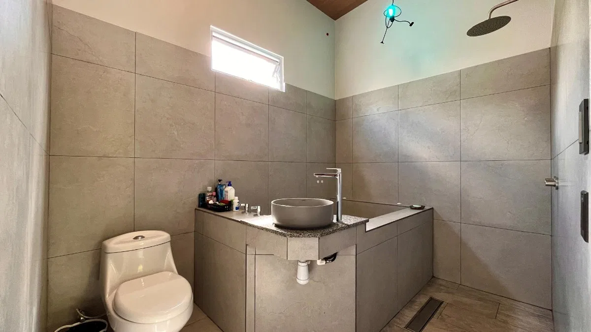 SE VENDE CASA MODERNA TOTALMENTE AMOBLADA EN VILLA NUEVA DE PEDREGOSO CON JACUZZI PREMIUM - Venta en Pérez Zeledón, photo 4