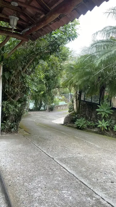 Hermosa casa de una planta, ubicada en una propiedad tranquila y rodeada de naturaleza, que cuenta además con dos apartamentos ..., photo 3