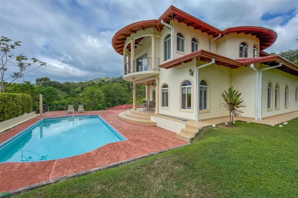 Casa clasica colonial espanol de 3 dormitorios con vista a la jungla y construccion, photo 7